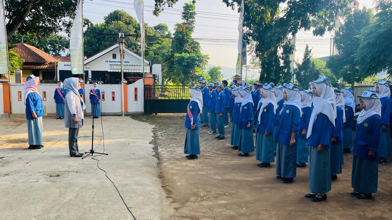 Khidmat Pagi: Upacara Hari Lahir Pancasila di SMK Tamansiswa Purwokerto